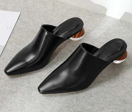 mule-noire-minimaliste-talon-sphere-audacieux
