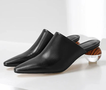 mule-noire-minimaliste-talon-sphere-audacieux