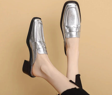 mule-ouverte-argentee-talon-carre