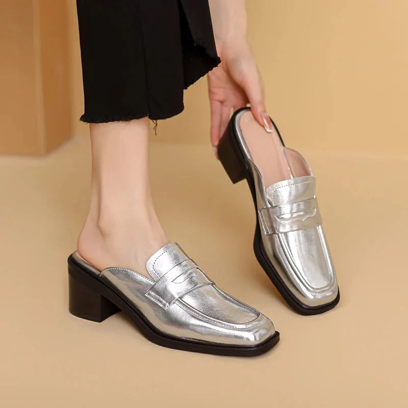 mule-ouverte-argentee-talon-carre