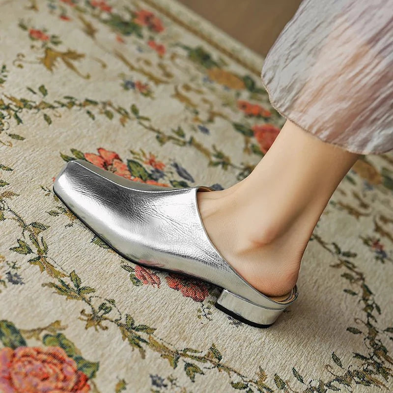 mules-argentees-bout-carre-talon-bas