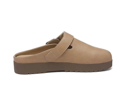 mules-minimalistes-beige-boucle-doree