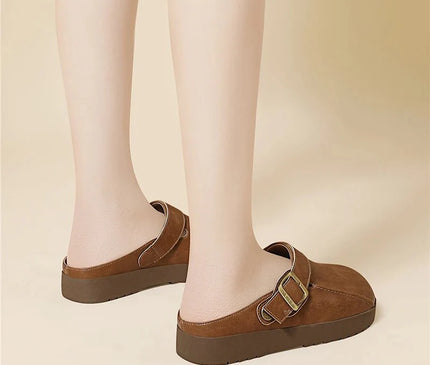 mules-minimalistes-beige-boucle-doree