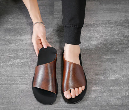 sandales-minimalistes-marron-noir-ouvertes