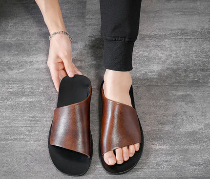 sandales-minimalistes-marron-noir-ouvertes