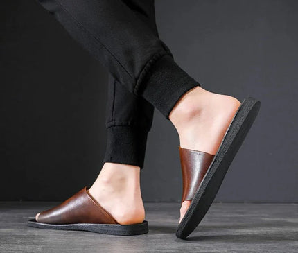 sandales-minimalistes-marron-noir-ouvertes