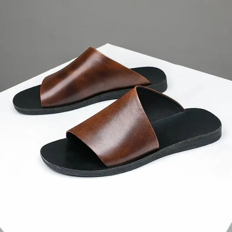 sandales-minimalistes-marron-noir-ouvertes