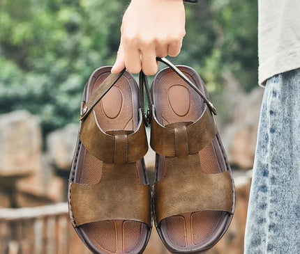 sandale-homme-marron-patinee-bride-ajustable