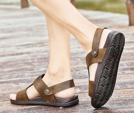 sandale-homme-marron-patinee-bride-ajustable