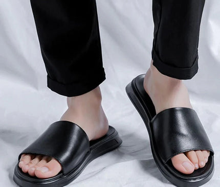 sandales-noires-minimalistes-semelle-plate-epaisse
