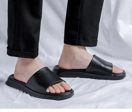 sandales-noires-minimalistes-semelle-plate-epaisse