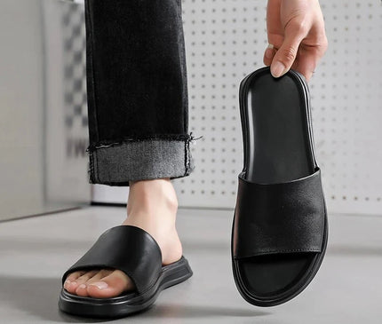 sandales-noires-minimalistes-semelle-plate-epaisse