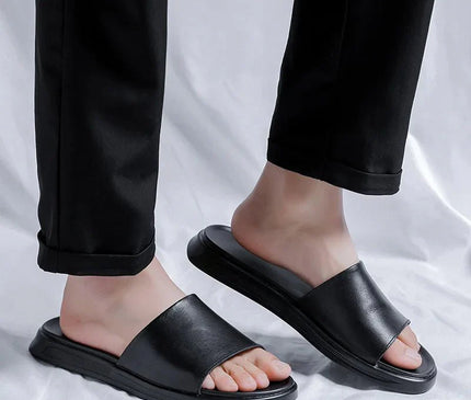 sandales-noires-minimalistes-semelle-plate-epaisse