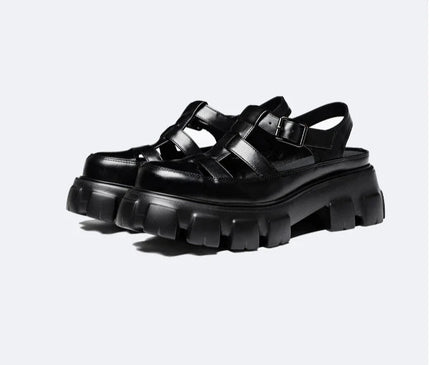sandales-noires-semelle-chunky-brides-croisees