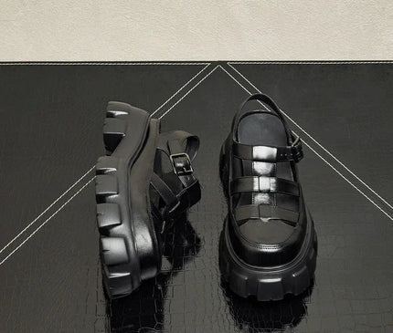 sandales-noires-semelle-chunky-brides-croisees