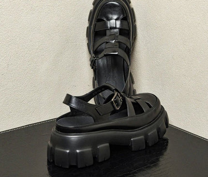 sandales-noires-semelle-chunky-brides-croisees