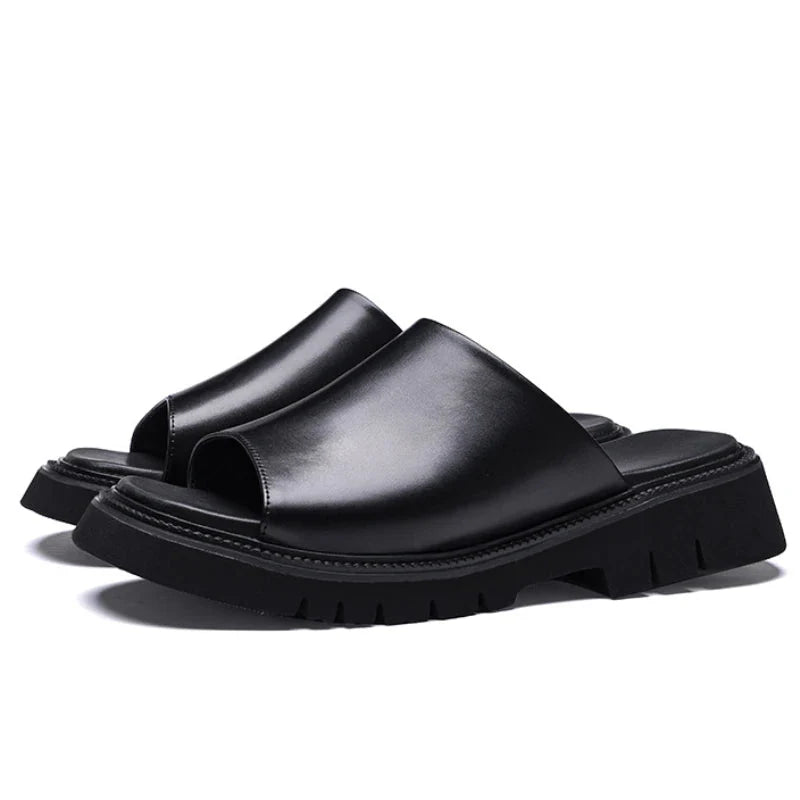 sabots-ouverts-noirs-minimalistes-semelle-crantee