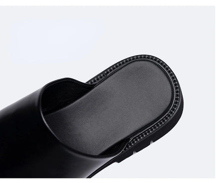 sabots-ouverts-noirs-minimalistes-semelle-crantee