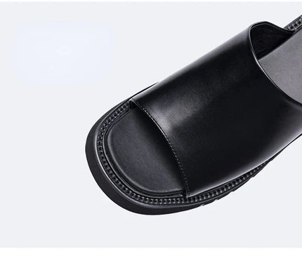 sabots-ouverts-noirs-minimalistes-semelle-crantee