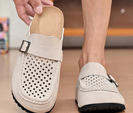 sabot-moderne-ajoure-boucle-argentee
