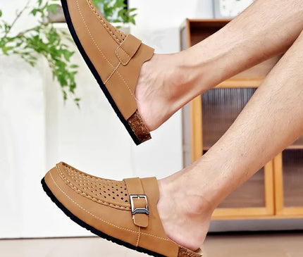 sabot-moderne-ajoure-boucle-argentee