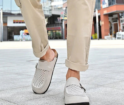 sabot-moderne-ajoure-boucle-argentee