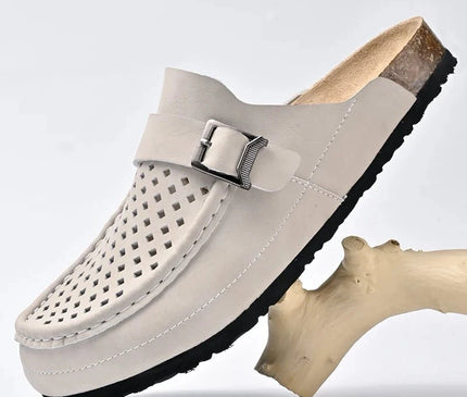 sabot-moderne-ajoure-boucle-argentee