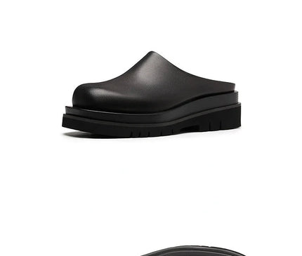 sabot-noir-minimaliste-semelle-texturee