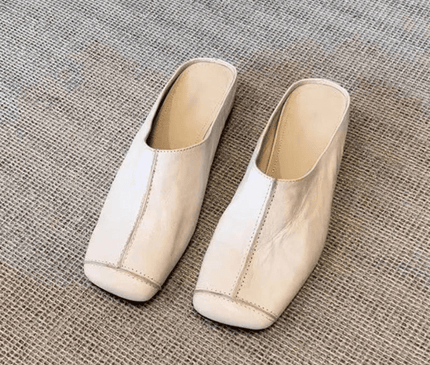 mules-bordeaux-a-coutures-contrastees-silhouette-carree
