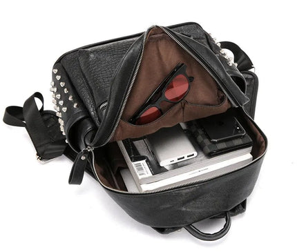 sac-a-dos-urbain-noir-avec-texture-crocodile-clous-metalliques