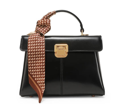 sac-a-main-rouge-boucle-doree-minimaliste