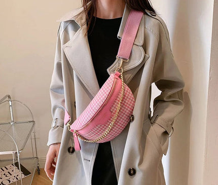 sac-banane-rose-motif-pied-de-poule-chaine-doree