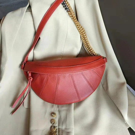 sac-banane-rouge-chaines-dorees-sangle-reglable