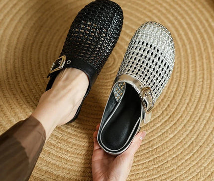 sabot-avec-maille-argentee-boucle-metallique-audacieuse