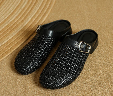 sabot-avec-maille-argentee-boucle-metallique-audacieuse