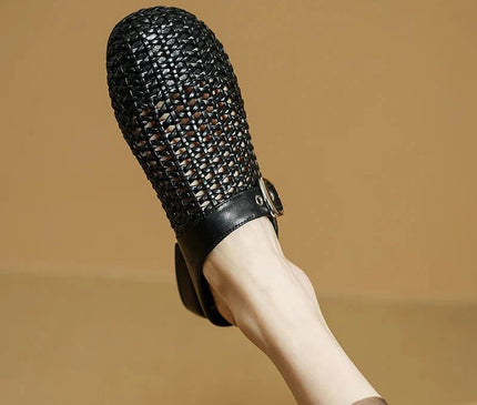 sabot-avec-maille-argentee-boucle-metallique-audacieuse