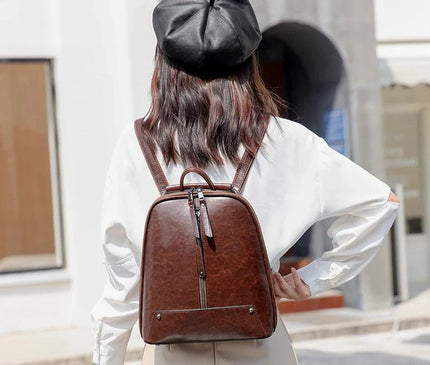 sac-dos-rigide-noir-minimaliste-poches-zippees