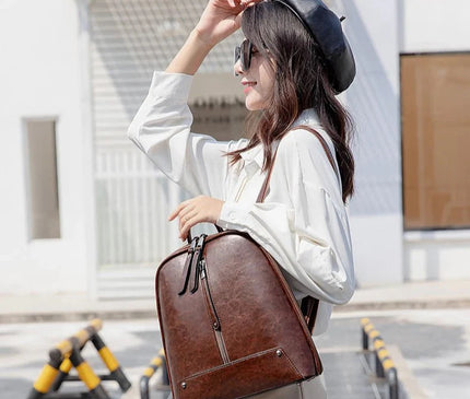 sac-dos-rigide-noir-minimaliste-poches-zippees