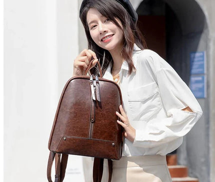 sac-dos-rigide-noir-minimaliste-poches-zippees