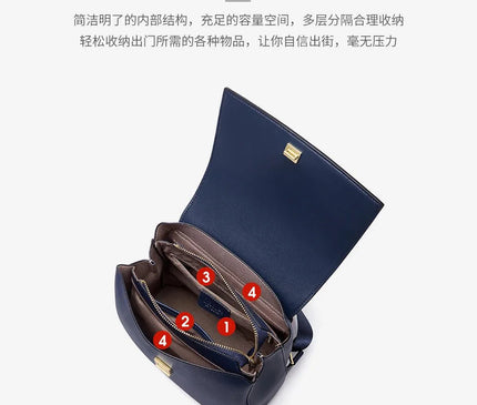 sac-a-dos-bleu-blanc-detail-abeille-doree