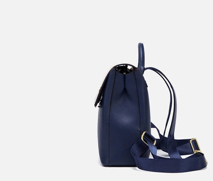 sac-a-dos-bleu-blanc-detail-abeille-doree