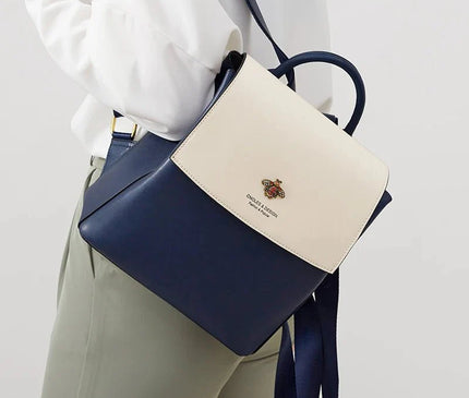 sac-a-dos-bleu-blanc-detail-abeille-doree