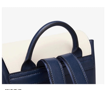 sac-a-dos-bleu-blanc-detail-abeille-doree