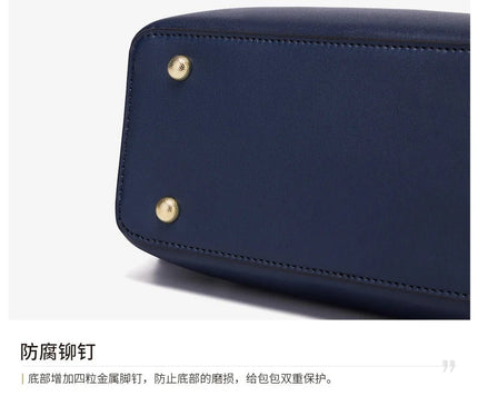 sac-a-dos-bleu-blanc-detail-abeille-doree