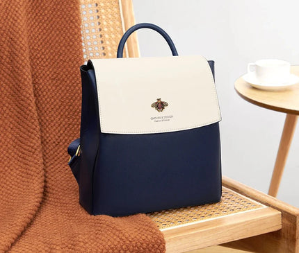 sac-a-dos-bleu-blanc-detail-abeille-doree