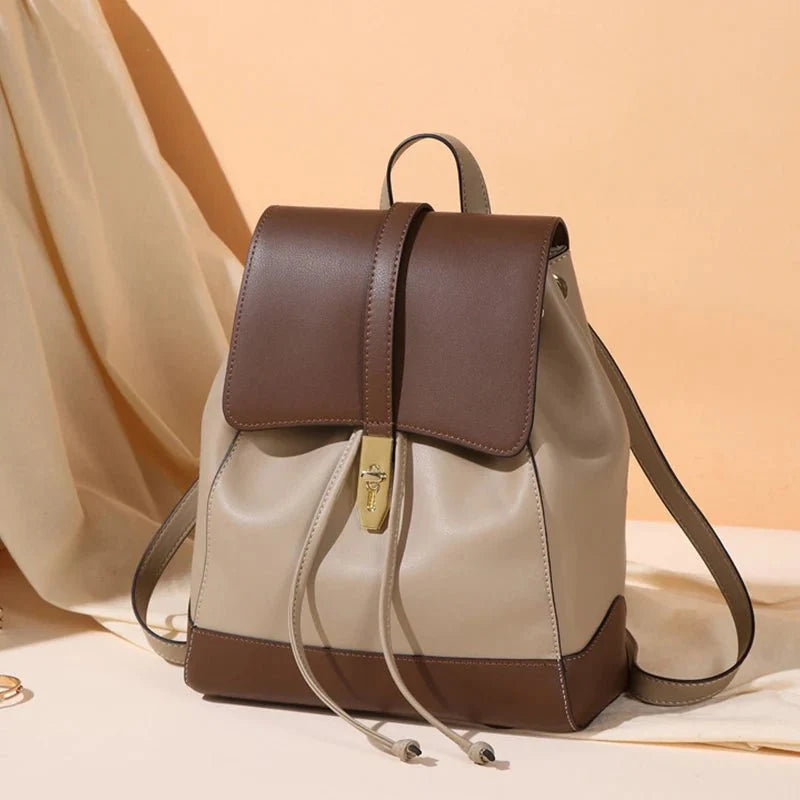 Sac à dos bicolore avec rabat marron et détails dorés