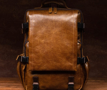 sac-dos-noir-minimaliste-poches-multiples-robuste