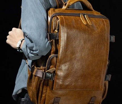 sac-dos-noir-minimaliste-poches-multiples-robuste