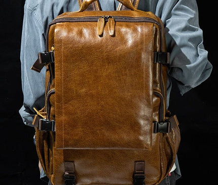 sac-dos-noir-minimaliste-poches-multiples-robuste