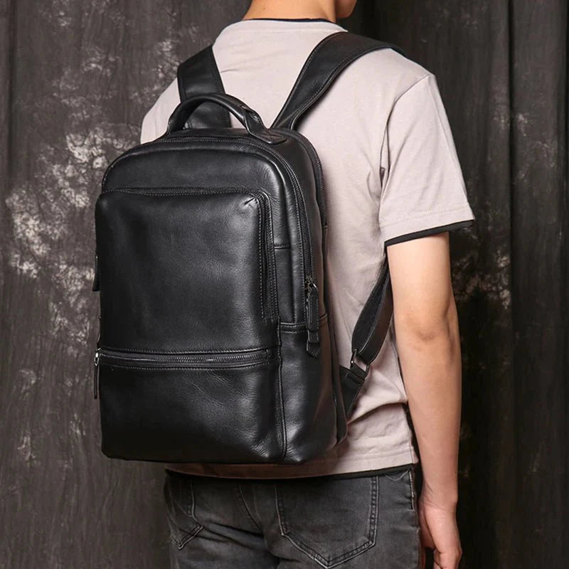 sac-a-dos-rigide-noir-a-multiples-compartiments-zippes